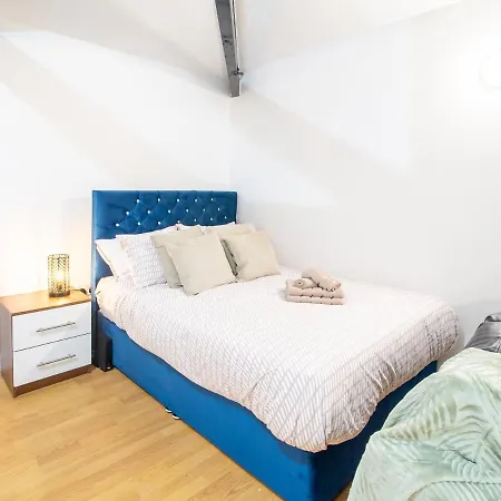 Spacious With Parking - 10 Mins To Centre *