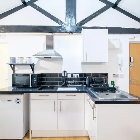 Spacious With Parking - 10 Mins To Centre Leeds (West Yorkshire)