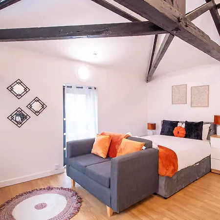 Appartement Spacious With Parking - 10 Mins To Centre *