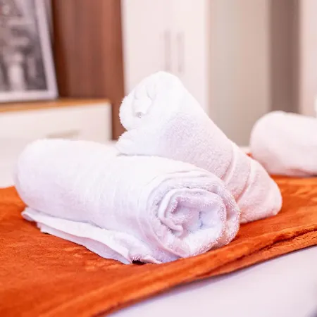 Spacious With Parking - 10 Mins To Centre Leeds (West Yorkshire)