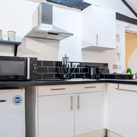 Spacious With Parking - 10 Mins To Centre * Leeds (West Yorkshire)