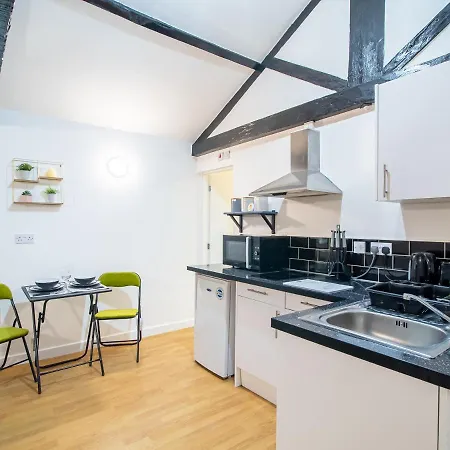 Spacious With Parking - 10 Mins To Centre *