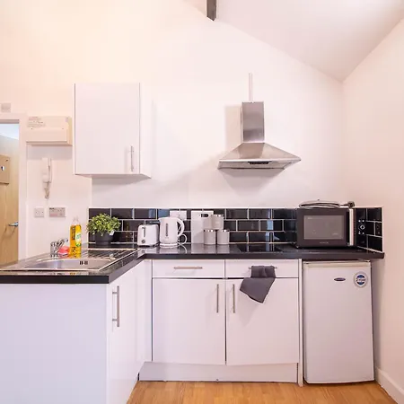 Spacious With Parking - 10 Mins To Centre * Leeds (West Yorkshire)