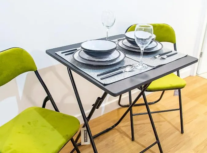 Apartamento Spacious With Parking - 10 Mins To Centre