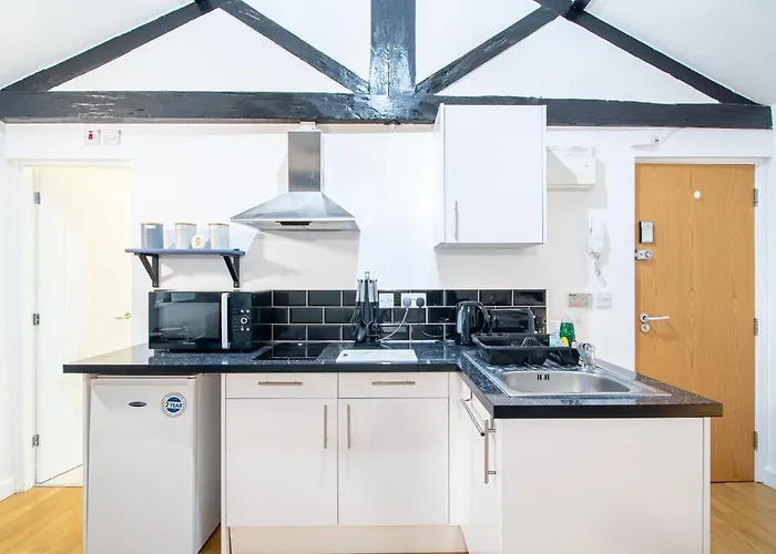 Spacious With Parking - 10 Mins To Centre Leeds (West Yorkshire)