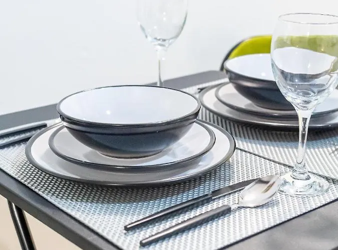 Spacious With Parking - 10 Mins To Centre Leeds (West Yorkshire)