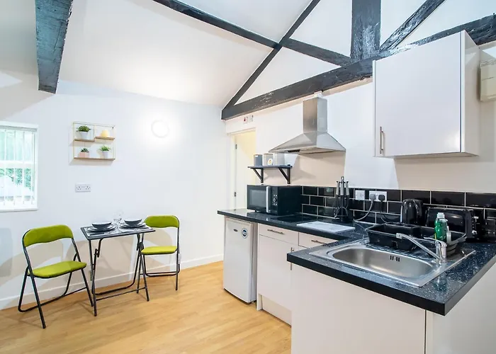 Spacious With Parking - 10 Mins To Centre *