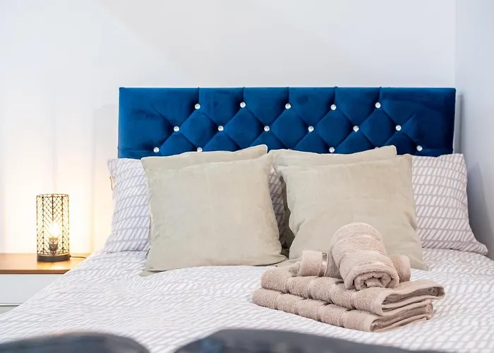 Spacious With Parking - 10 Mins To Centre Leeds (West Yorkshire)