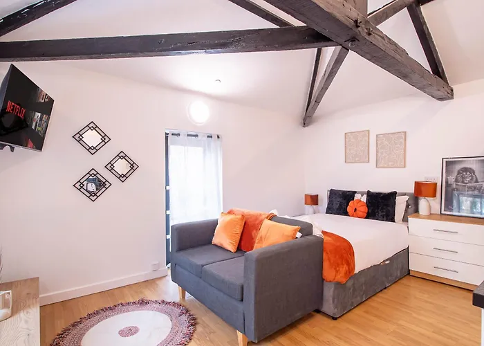 Apartamento Spacious With Parking - 10 Mins To Centre *