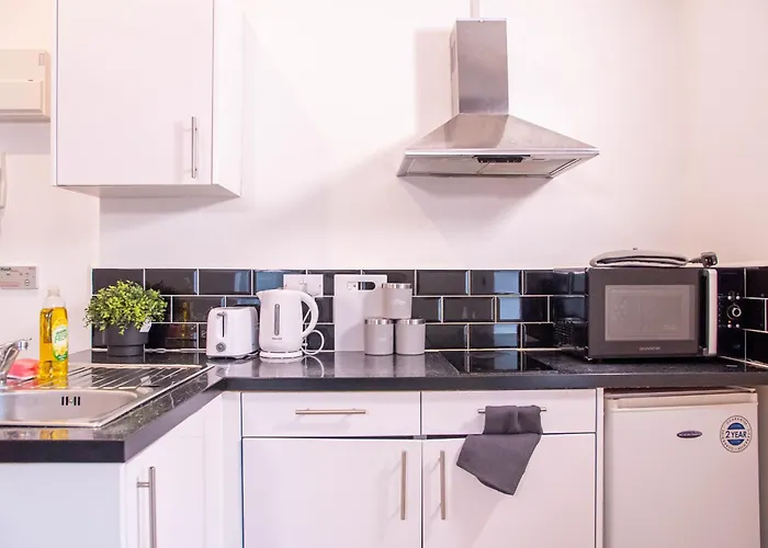 Spacious With Parking - 10 Mins To Centre