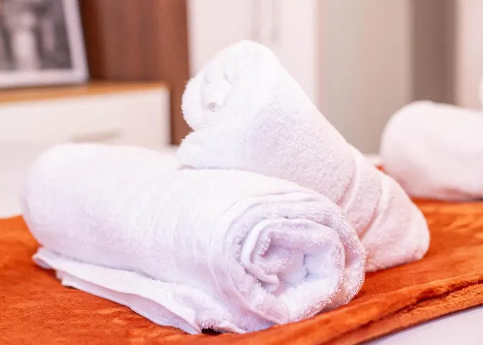 Spacious With Parking - 10 Mins To Centre Leeds (West Yorkshire)