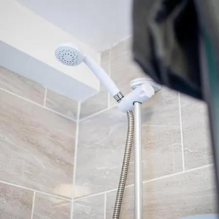 Spacious With Parking - 10 Mins To Centre 公寓